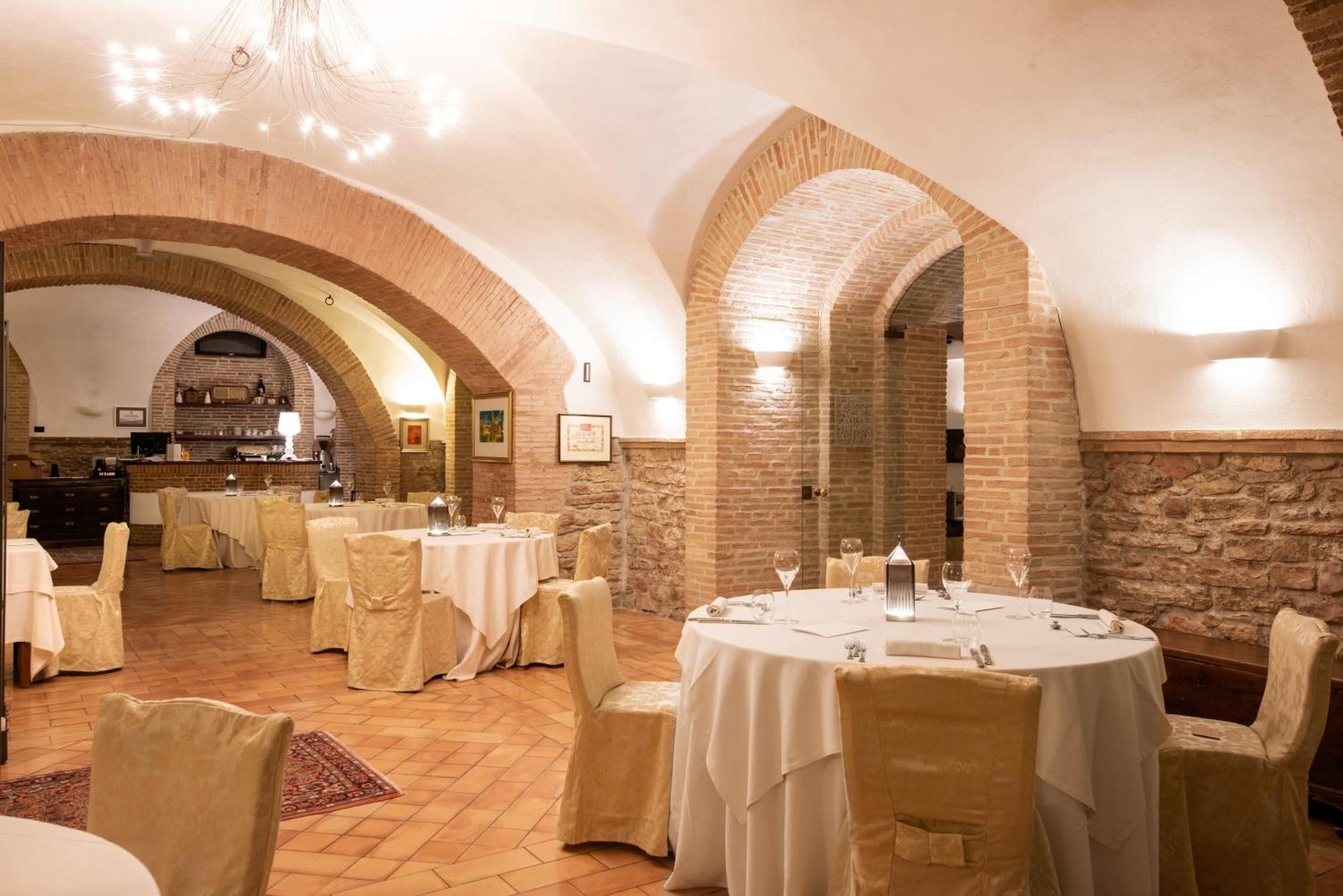 Marchese Del Grillo Hotel Fabriano Buitenkant foto