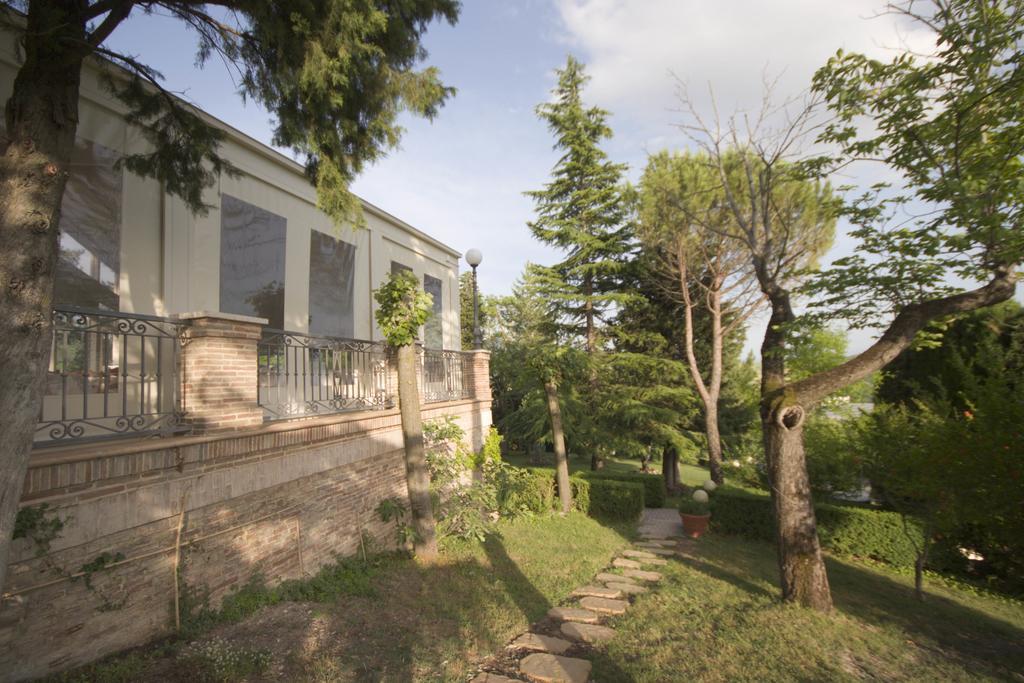 Marchese Del Grillo Hotel Fabriano Buitenkant foto
